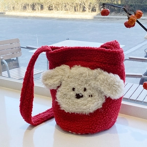 Rote Plüsch-Beuteltasche mit süßem Welpen-Dekor und gemütlichem Teddy-Vlies für den Herbst