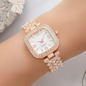 Montre carrée élégante pour femme en or rose avec lunette sertie de cristaux et bracelet