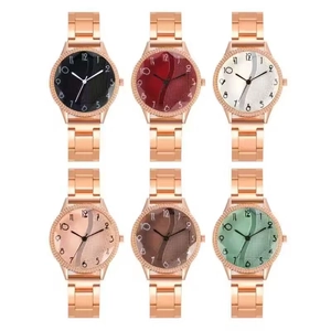 Collection de montres à quartz pour femmes avec bracelets en acier rose doré et cadrans variés