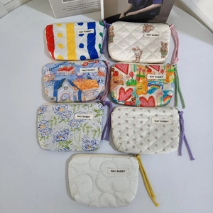 Mini pochettes matelassées à fleurs avec fermetures éclair pour ranger les rouges à lèvres