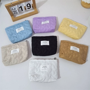 Korean Style Heart Quilted Cosmetic Bag Portable Polyester Storage Pouch Mini Makeup Organizer With Zipper Closure