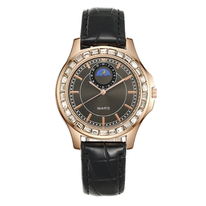 Montre quartz pour homme avec lunette en diamant or rose et bracelet en cuir noir