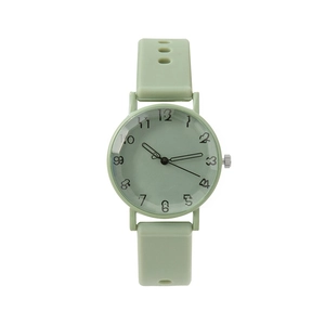 Montre à quartz vert pastel minimaliste avec bracelet en silicone et cadran à chiffres