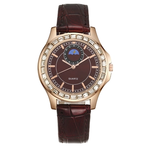 Montre à quartz pour femme en or rose avec lunette diamantée et cuir brun