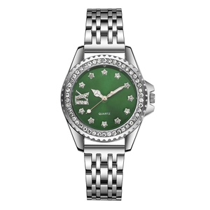 Montre à quartz élégante vert émeraude avec bracelet acier et lunette en cristal