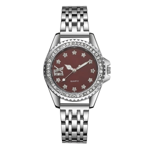 Montre à quartz élégante pour femme avec cadran rouge et index étoiles en strass