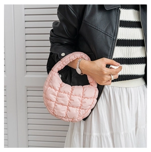 Sac à main matelassé rose de style coréen minimaliste pour femme avec texture gaufrée