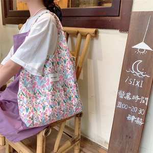 Sac à bandoulière en toile fleurie beige avec motifs de tulipes pour usage quotidien
