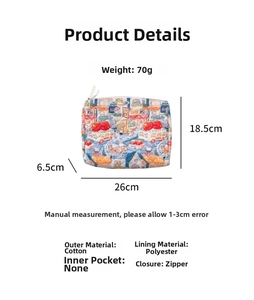 Detail view of cotton quilted pouch with city illustration and 26x18.5x6.5cm dimensions