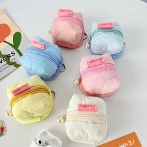 Quilted heart pattern mini pouch for earphones with pearl zipper and cute label detail
