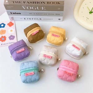 Mini Porte Monnaie Matelassé Coeur Pochette Écouteurs Polyester Fermeture Éclair Avec Pendentif Künstliche Perle Portable Pour Femmes