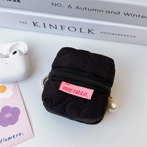 Pochette matelassée en cœur pour écouteurs avec fermeture éclair et breloque perle