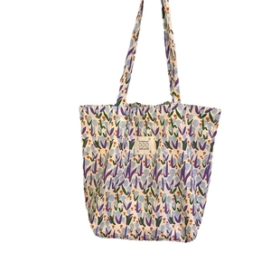 Sac fourre-tout en toile à motifs tulipes mauves et pois oranges sur fond blanc