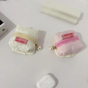 Quilted mini earphone case with pearl pendant and cloud texture in white and pink