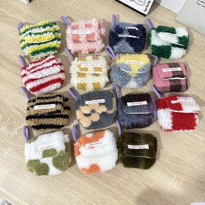 Zachte sherpa fleece oortelefoonhoesjes met ophanglussen in diverse patronen