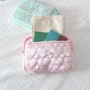 Portamonete trapuntato a cuore in raso rosa e verde menta con chiusura a scatto rapido