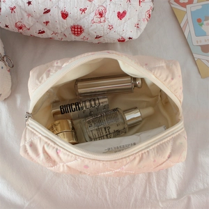 Light pink quilted floral makeup bag with large capacity for travel and daily storage