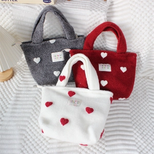 Sacs cabas mignons en peluche brodée gris, rouge et blanc avec motifs de cœur