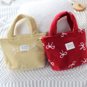 Sac à main en peluche avec broderie nœud et patch logo en jaune et rouge