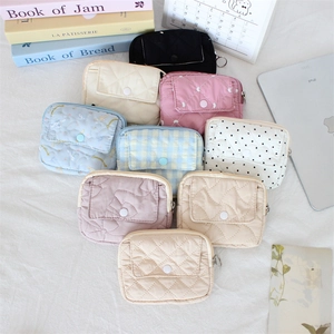 Mini sacs de rangement matelassés avec fermeture éclair et crochets de suspension