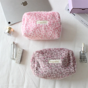 Pochette cosmetica in pelliccia sintetica leopardata, set morbido con zip e grande spazio