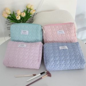 Heart Quilted Makeup Bag Large Capacity Portable Polyester Zipper Cosmetic Organizer Bag Travel Wash Pouch For Women Ins Style