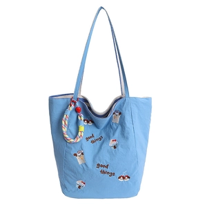 Grand sac cabas bleu en toile avec broderies cartoon et cordon décoratif de charme