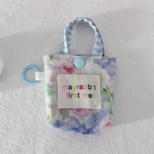 Pochette écouteurs en tissu floral avec poignée à carreaux et bouton-pression