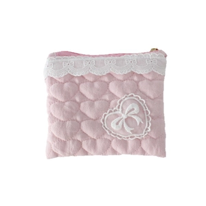 Pochette rose matelassée à motif cœur avec bordure en dentelle blanche et broderie