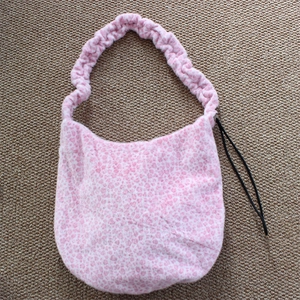 Detailed texture of pink leopard print plush shoulder bag with adjustable strap