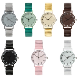 Lot de sept montres à quartz minimalistes pour femmes avec bracelets extensibles colorés