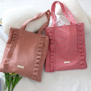 Sac cabas en toile à carreaux avec volants en dentelle en marron et rouge