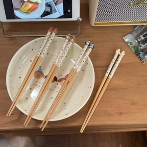 Set di 4 bacchette di bambù con graziose teste di animali e motivo a stelle su legno