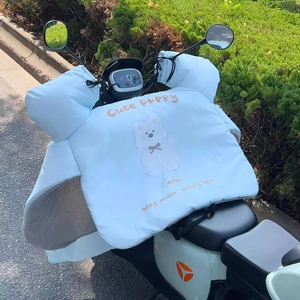 Detail of light blue waterproof electric scooter leg cover with warm plush fleece lining
