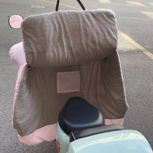 Pink and gray thickened plush windproof quilt for electric scooters with hand guards