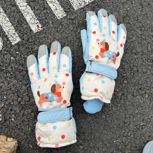 Close-up of winter ski gloves with cartoon dog pattern and windproof elastic cuffs