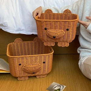 Set of two bear-shaped woven storage baskets made of durable imitation rattan