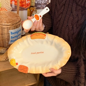 Detail of hand-held ceramic food tray with 3D waffle patterns and matching burger spoon