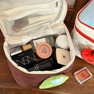 Quilted large capacity makeup bag with cartoon handle and multiple storage compartments