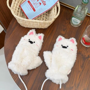 Mouffles Westie en peluche blanche avec oreilles roses et cordon sur table rustique