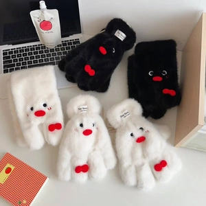 Simpatici guanti invernali in peluche a pinguino per donna, colori bianco e nero, antivento