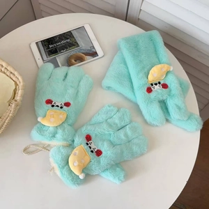 Ensemble écharpe et gants en peluche vert menthe avec écussons de dessin animé