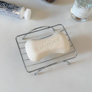Minimalist wall-mounted stainless steel mesh soap dish with drainage design and suction cups