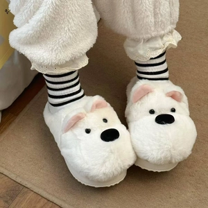 Lindas pantuflas de cachorro de felpa blanca con forro cálido y suela antideslizante