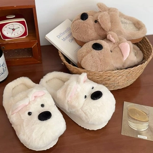 Vista detallada de zapatillas de perrito Westie con pelo suave y forro cálido y grueso