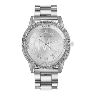 Montre homme en acier argenté avec cadran à chiffres romains et lunette en diamant