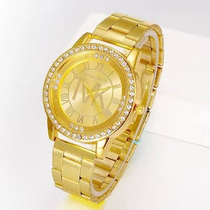 Montre à quartz dorée pour homme avec lunette en strass et bracelet en acier maillé