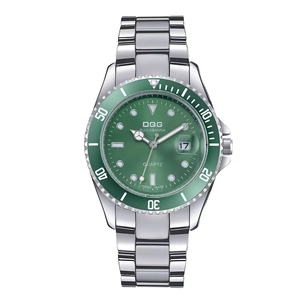 Montre à quartz pour hommes style plongée avec cadran vert et bracelet en acier