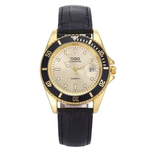 Détail du cadran de montre à quartz or champagne avec bracelet cuir noir et dateur