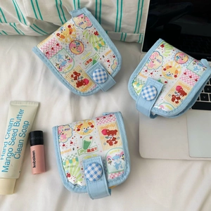 Mini portamonete impermeabile con stampe di cartoni e chiusura a bottone su letto